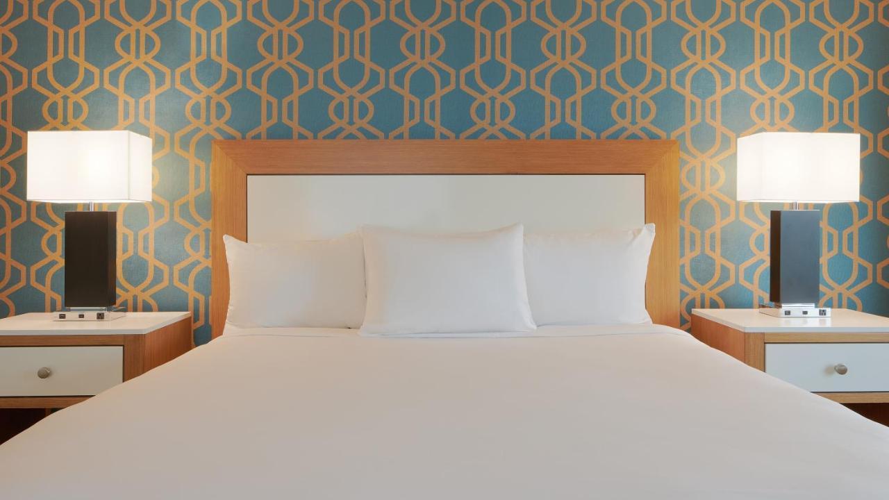 Tropicana Casino And Resort Atlantic City Exteriör bild A guest room at the West Hollywood hotel