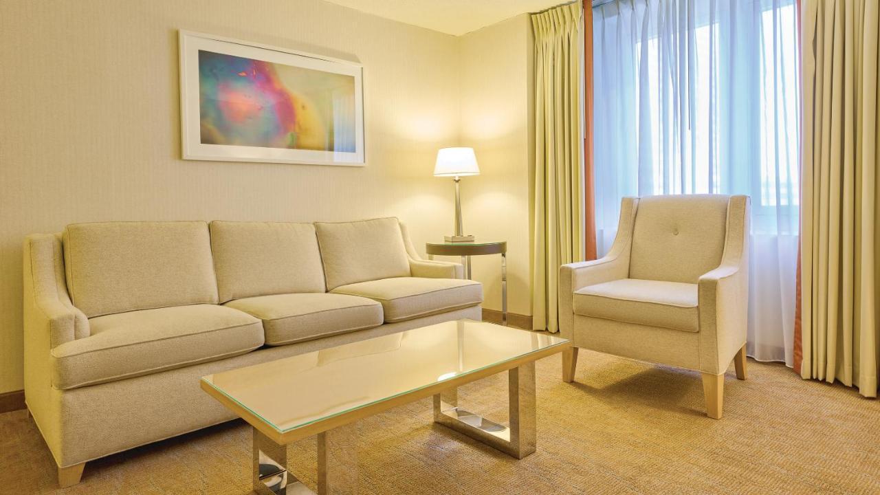 Tropicana Casino And Resort Atlantic City Exteriör bild A living room in a hotel room