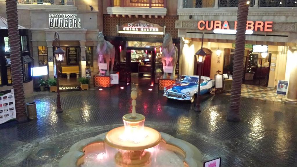Tropicana Casino And Resort Atlantic City Exteriör bild The fountain at the entrance of the hotel