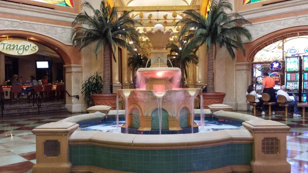Tropicana Casino And Resort Atlantic City Exteriör bild Fountain in the lobby of the hotel